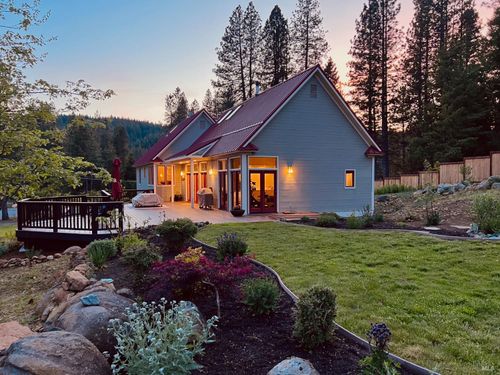 9 Spring Meadows Rd, McCloud, CA, 96057-8081 | Card Image