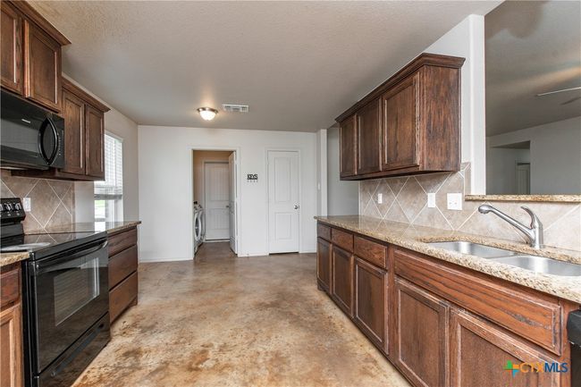 6903 Oliver Loving Dr, House other with 5 bedrooms, 3 bathrooms and null parking in Killeen TX | Image 5