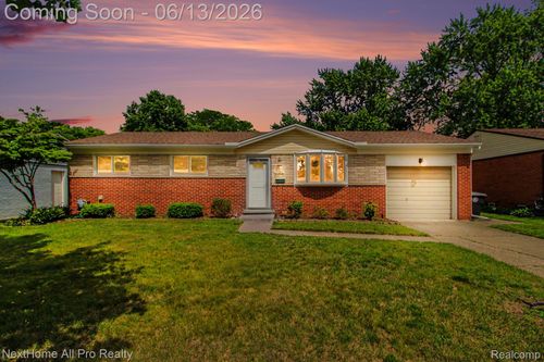 14242 Park St, Livonia, MI, 48154-5274 | Card Image