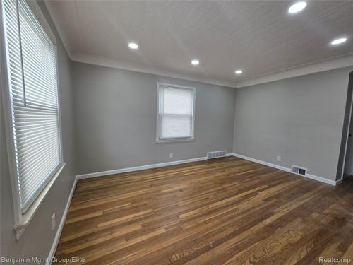 1590 Mill St, Lincoln Park, MI, 48146-2359 | Card Image