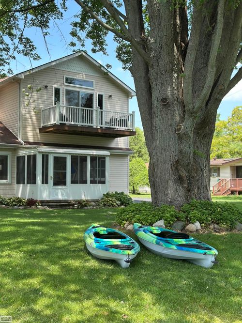 2100 Michigan St, Algonac, MI, 48001-1195 | Card Image
