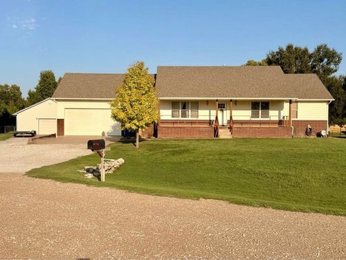 8426 S Minnesota Cir, Haysville, KS, 67060-9267 | Card Image