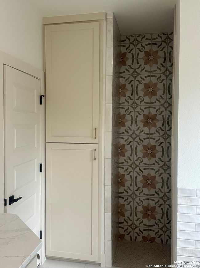 Primary Bathroom | Image 12