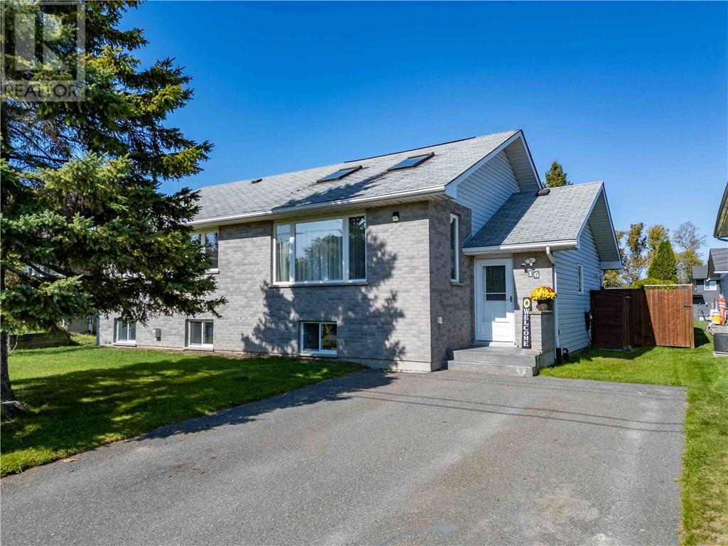 16 Commercial Ave, For Sale in Azilda Zoocasa