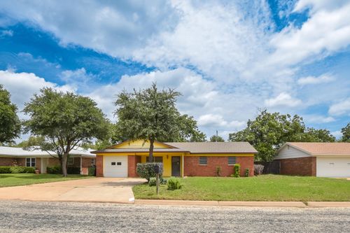 814 Stonewall Dr, San Angelo, TX, 76905-8050 | Card Image