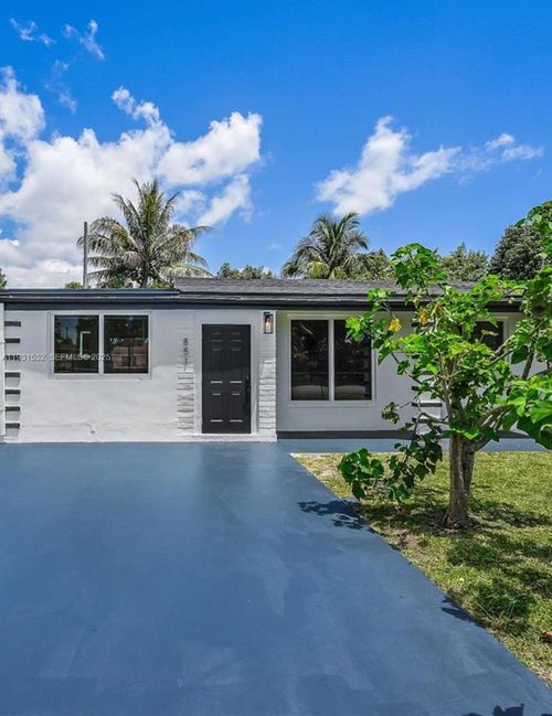 851 Nw 146th St, Miami, FL, 33168-3045 | Card Image