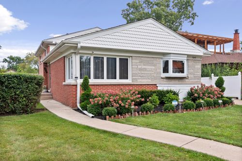 9249 Kildare Ave, Skokie, IL, 60076-1629 | Card Image