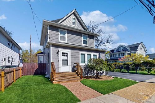 386 Mulry Ln, Lawrence, NY, 11559-1659 | Card Image