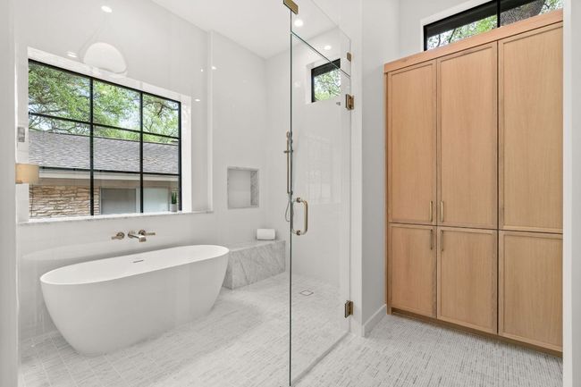 4014 Edgerock Dr, House other with 4 bedrooms, 5 bathrooms and 4 parking in Austin TX | Image 18