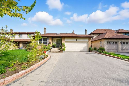 5 Woodlawn Crt, Whitby, ON, L1N6R4 | Card Image