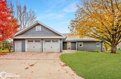 1642 Club View Dr., Home with 2 bedrooms, 1 bathrooms and 3 parking in Hampton IA | Image 1