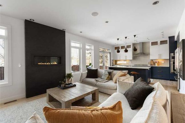 1534 38 Ave Sw, Home with 4 bedrooms, 4 bathrooms and 3 parking in Calgary AB | Image 9