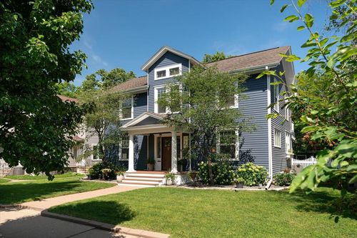 225 8th Street, La Crosse, WI, 54601 | Card Image