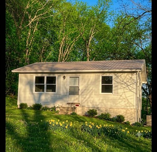326 Clifton Tpke, Waynesboro, TN, 38485-2302 | Card Image