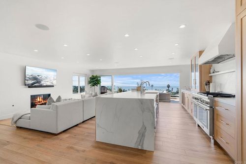 2172 Oxford Ave, Cardiff by the Sea, CA, 92007-1820 | Card Image