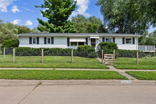 2124 Palmer Cir, Iowa City, IA, 52240-5903 | Card Image
