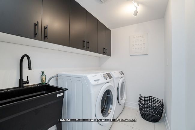 31 Hiawatha Crt, House attached with 3 bedrooms, 4 bathrooms and 2 parking in Vaughan ON | Image 33