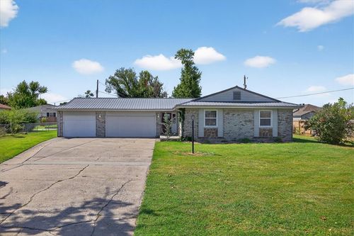 2202 W Oak St, Rogers, AR, 72758-4065 | Card Image