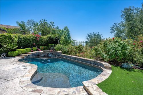 27824 Pine Crest Pl, Castaic, CA, 91384-4127 | Card Image