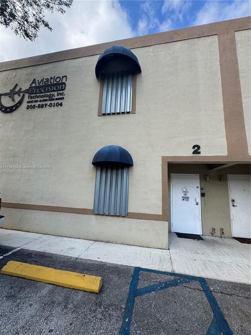 c-10820 Nw 138th St, Hialeah Gardens, FL, 33018-1108 | Card Image