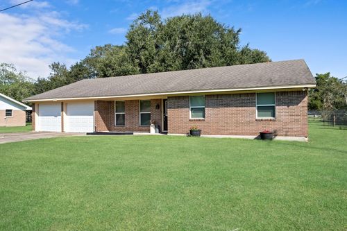 629 Carolyn St, Winnie, TX, 77665-7517 | Card Image