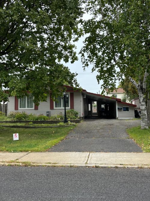 337 Amiens St, Orléans, ON, K1E1N4 | Card Image