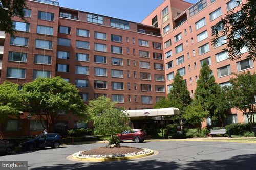 825-1111 Arlington Blvd, ARLINGTON, VA, 22209-3222 | Card Image