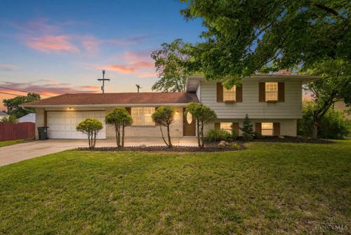 815 Carriage Hill Ln, Hamilton, OH, 45013-3812 | Card Image
