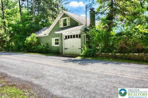 5449 De Pues Rd, Bangor, PA, 18013-4807 | Card Image