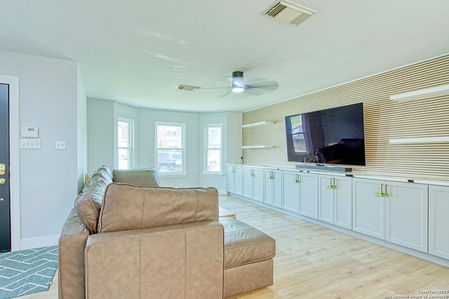112 Springtree Holw, House other with 4 bedrooms, 3 bathrooms and null parking in Cibolo TX | Image 7