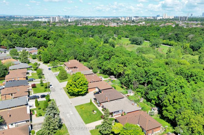 94 Camborne Ave, House other with 4 bedrooms, 2 bathrooms and 5 parking in North York ON | Image 29