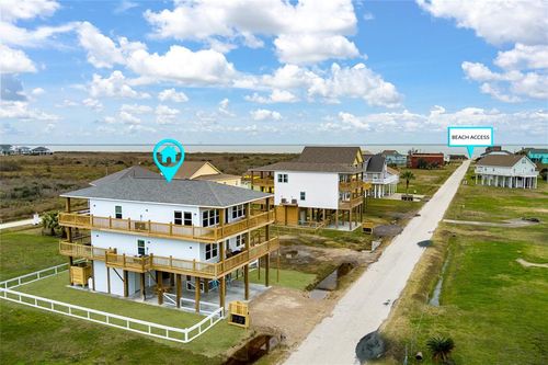 924 Melody Ln, Crystal Beach, TX, 77650 | Card Image