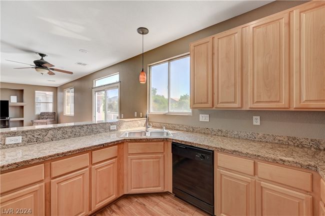 8112 Jasmine Hollow Ct, House other with 3 bedrooms, 3 bathrooms and null parking in Las Vegas NV | Image 16