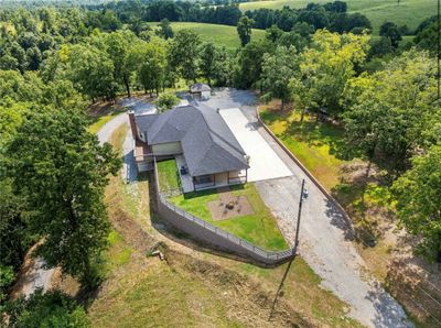 28200 Farm Rd 1000, House other with 4 bedrooms, 3 bathrooms and null parking in Seligman MO | Image 2