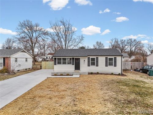 367 Peffer Ln, Fenton, MO, 63026-2824 | Card Image