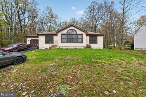 4341 Pine Ridge Dr, Bushkill, PA, 18324-8420 | Card Image