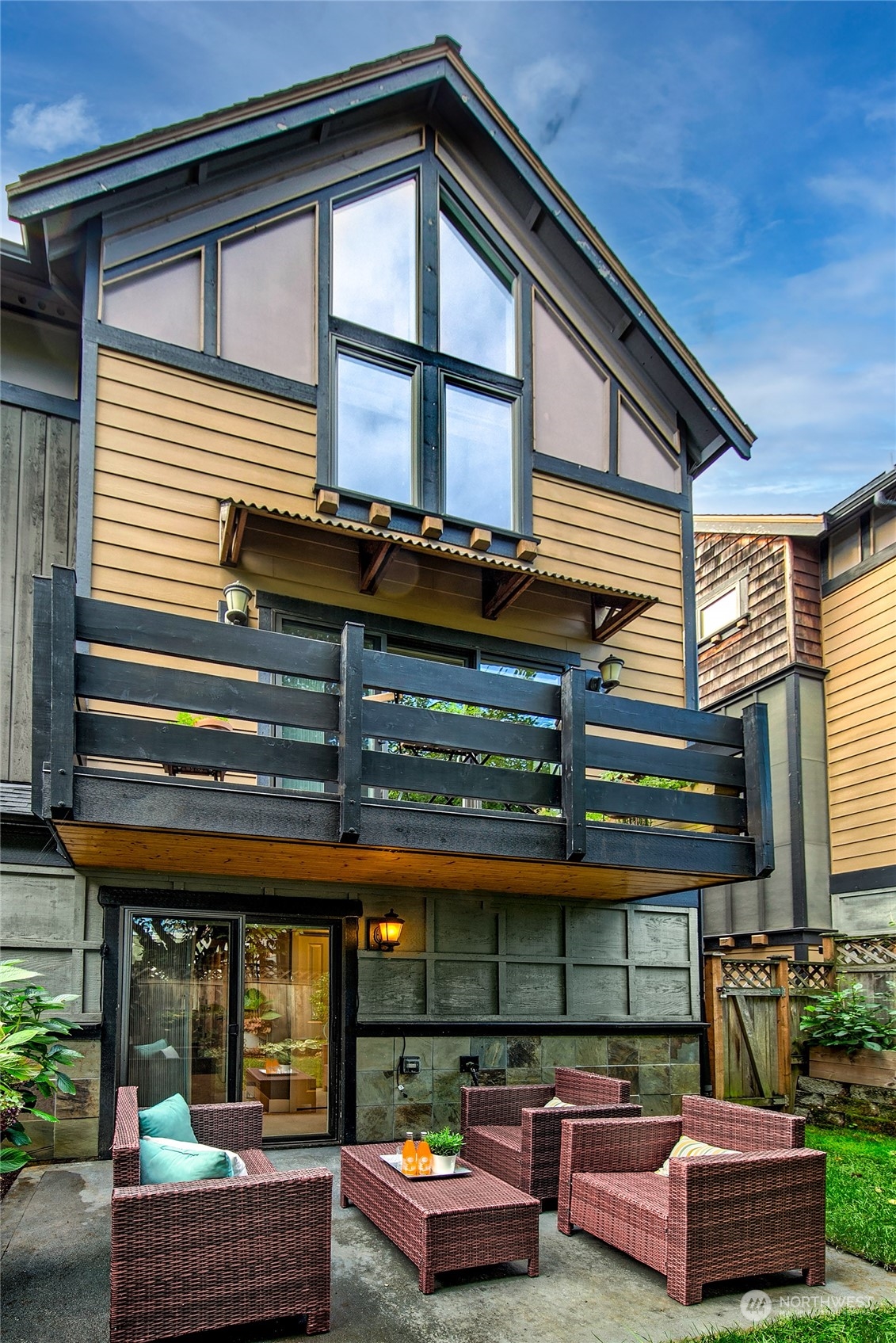 Linden Ave, Seattle, WA 98103