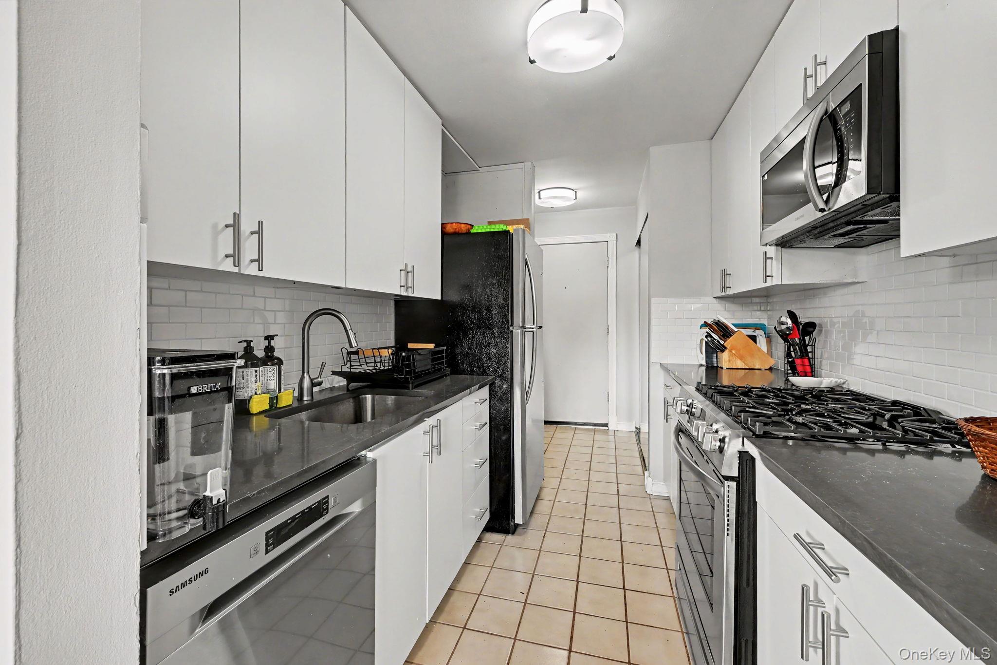 Residential in Greenburgh 4