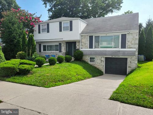 827 Larkspur St, PHILADELPHIA, PA, 19116-2907 | Card Image
