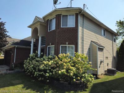 45 Forthton Drive, Home with 4 bedrooms, 3 bathrooms and null parking in TROY MI | Image 3