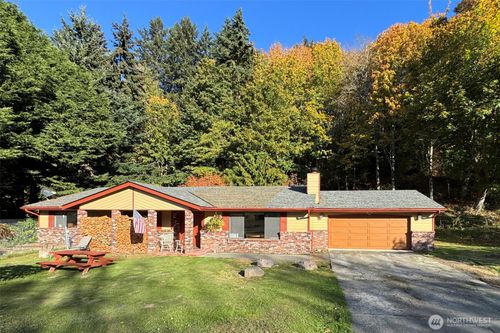 572 Strait View Dr, Port Angeles, WA, 98362-8472 | Card Image