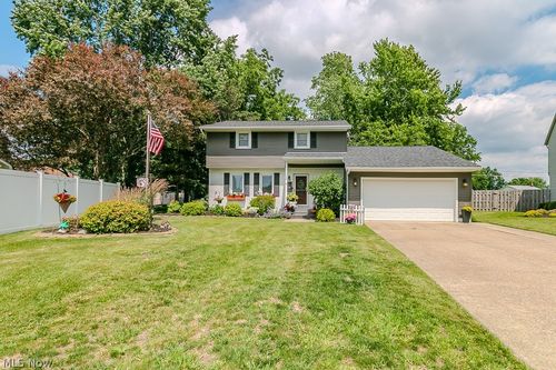 397 Connie Ct, Eastlake, OH, 44095-1423 | Card Image