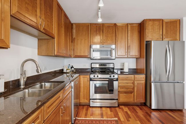 Great counter space! | Image 9