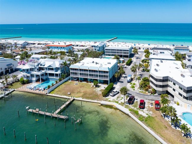 14 - 901 Gulf Dr S, Condo with 2 bedrooms, 2 bathrooms and null parking in Bradenton Beach FL | Image 46