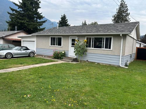 567 Thacker Ave, Hope, BC, V0X1L0 | Card Image