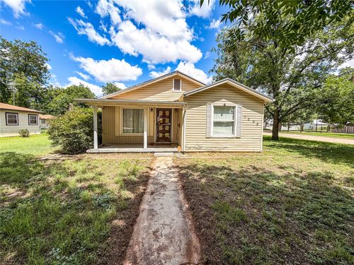 1002 N Avenue H, Haskell, TX, 79521-3946 | Card Image