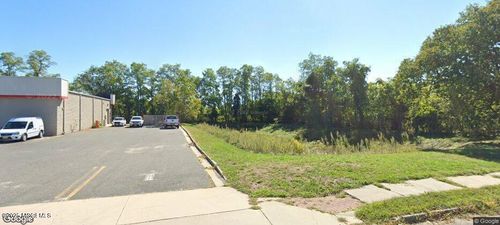 24 N Route 73, Berlin, NJ, 08009-9646 | Card Image