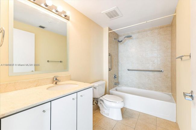 APT-2108 - 9055 Sw 73 Rd Ct, Condo with 2 bedrooms, 2 bathrooms and null parking in Pinecrest FL | Image 8