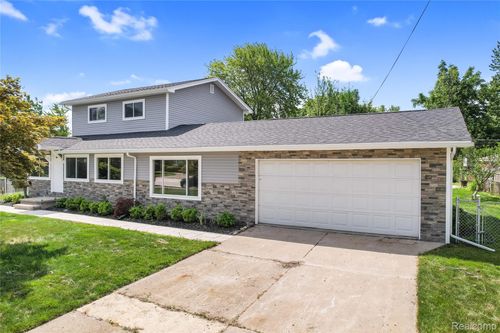 22222 Evergreen St, Saint Clair Shores, MI, 48082-1941 | Card Image