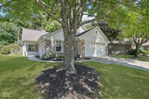 6352 Stratford Dr N, Fishers, IN, 46038-1784 | Card Image